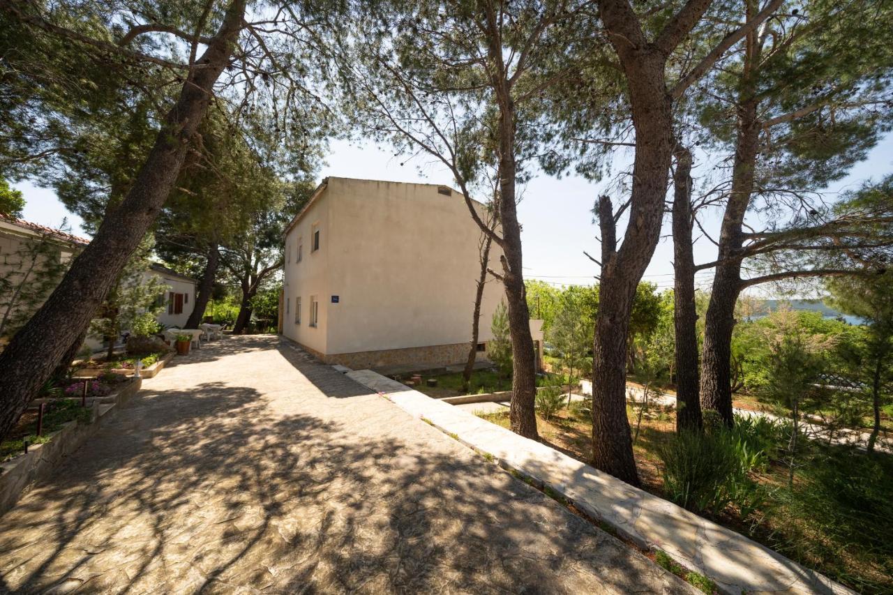 Studio Apartman Ema Gornji Karin Exterior foto